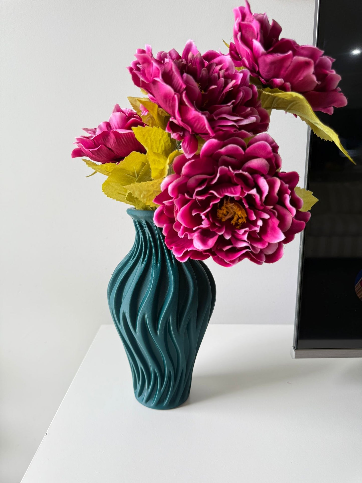 Silhouette vase
